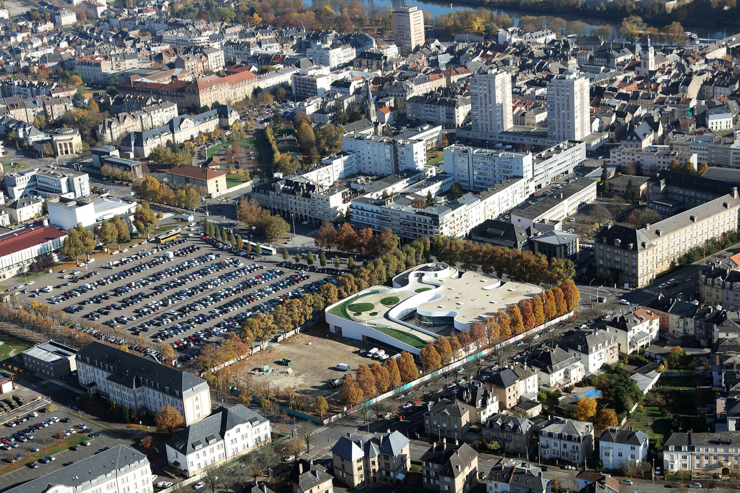 Travaux de végétalisation de toiture à la Médiathèque Puzzle de Thionville Metz en Moselle